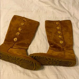 Ugg Australia fold-over boots w/ brand lining